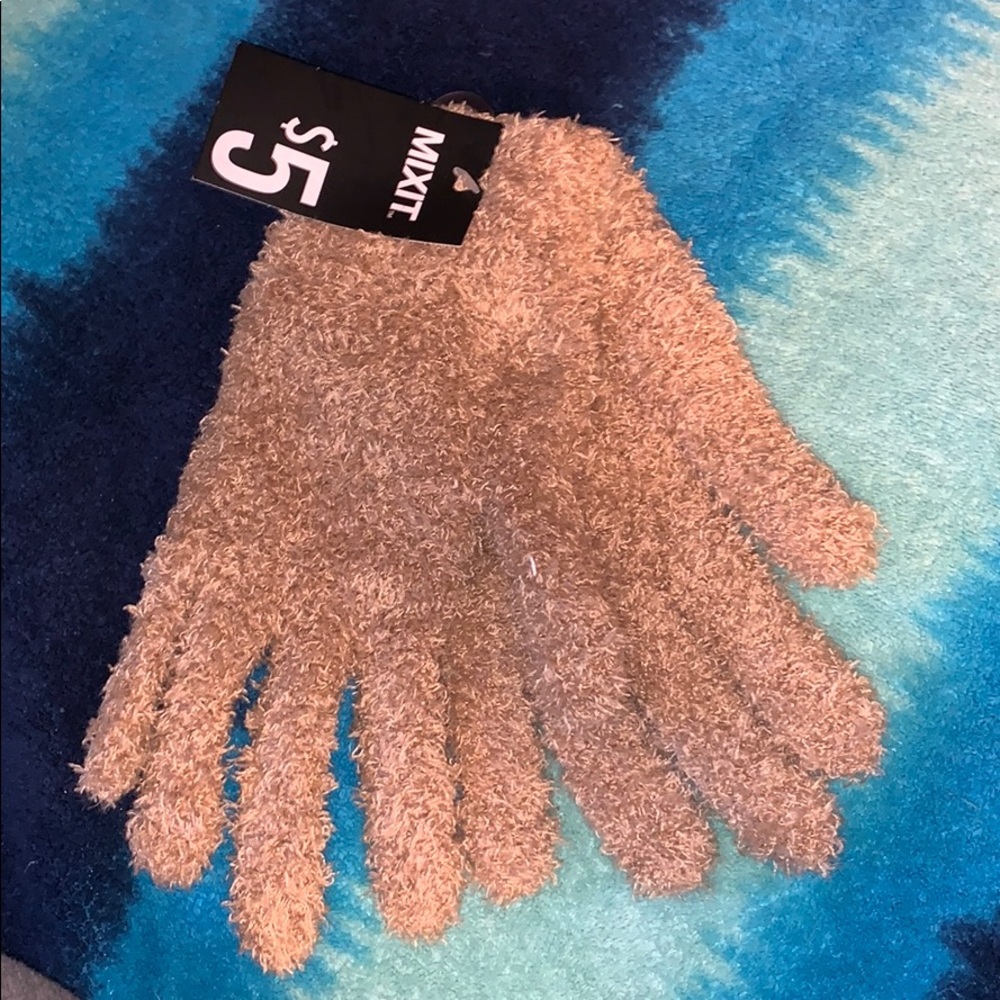 Fuzzy gloves